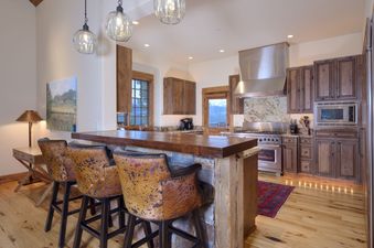 13 Cowboy Heaven Luxury Suite 2D