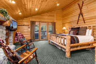 A cozy bedroom in Abode at Glenfiddich in Deer Valley features rustic wooden furniture and a comfortable atmosphere.