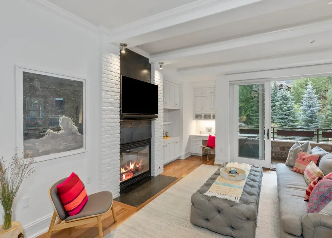 01 Slopeside Residence W102