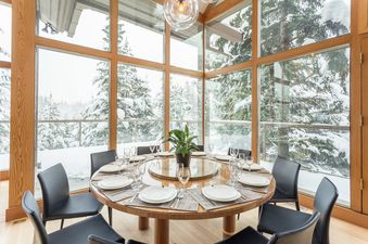 09 Dining Table