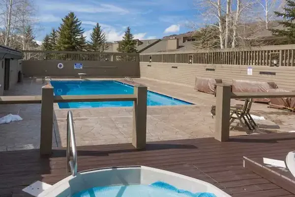 Lakeside Hot Tubs and Pool