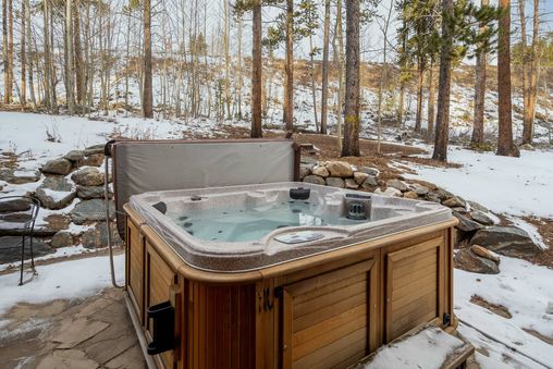Outdoor Community Hot Tub