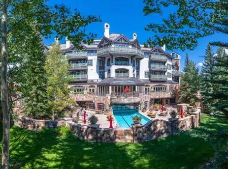 26 BC Chateau Pool
