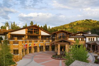 4-SEL-Exterior-Front-Arrival-Summer-2
