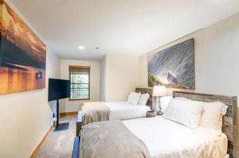 Bear Creek Lodge 106A