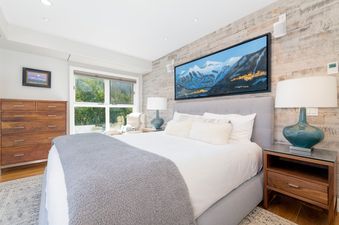 Signature Suite 651