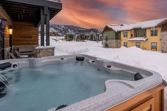 09 Palomino Chalet Private Hot Tub