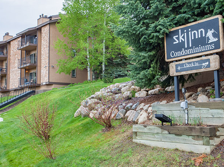 The Ski Inn Condominiums Exterior