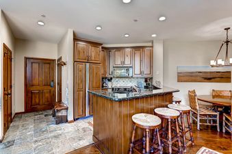 11-Highlands-Westview-305-Kitchen-6