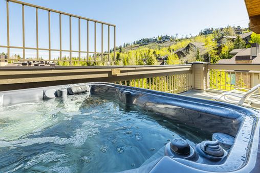Outdoor Hot Tub