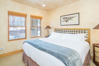 Bear Creek Lodge 211