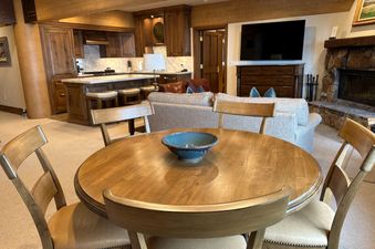 Luxury Three Bedroom Suite with Hot Tub