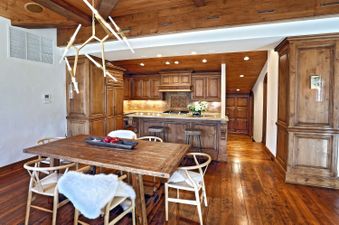 Village Inn Plaza 32 Kitchen and Dining