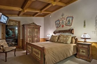 06 Master Bedroom