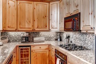 09 Village-Townhomes-C9 kitchen