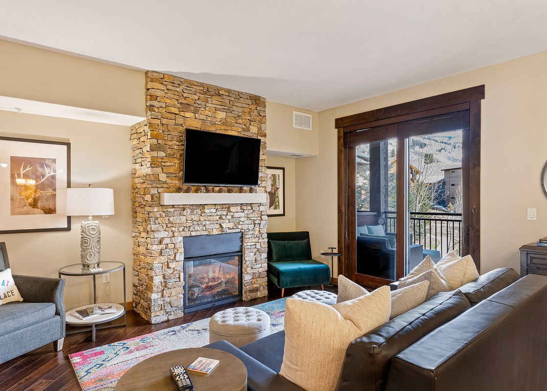 01 Trailhead Lodge 3107