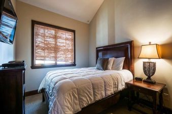 10 Bedroom