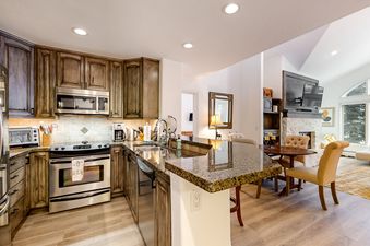 06 Seasons Lodge 202