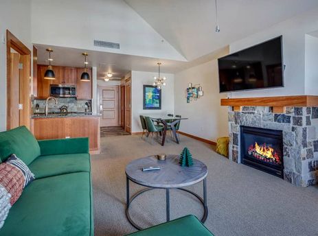 Capitol Peak Lodge 3401