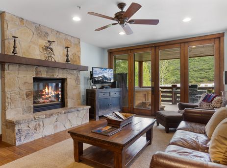 Trails End Lodge 202