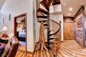120529 EastWestResorts 24-HL405 HDReal lo