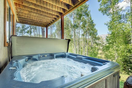 Private Outdoor Hot Tub
