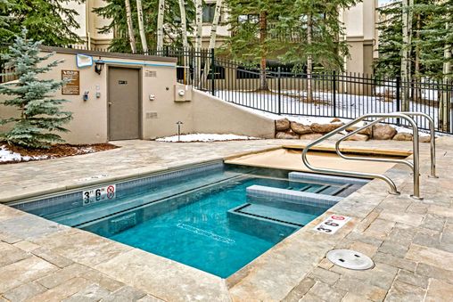 Outdoor Community Hot Tub