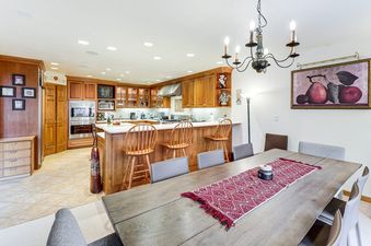 3 Mi to Vail Village Classic Estate