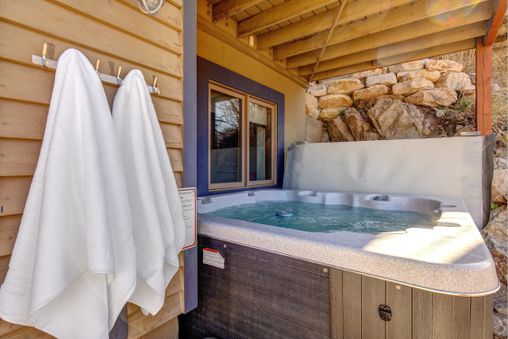 Private Outdoor Hot Tub