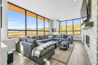 08 Mountain Modern Mayflower