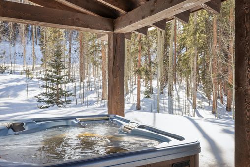 Private Outdoor Hot Tub