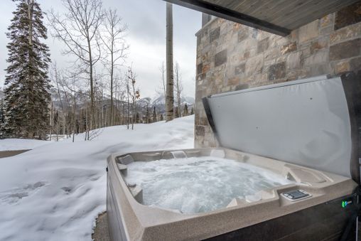 Private Outdoor Hot Tub