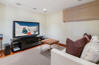 19 Chalet Schuss Family Room