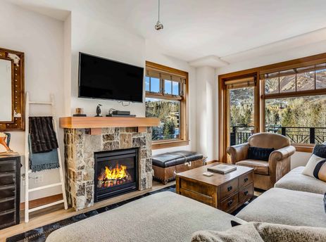 Capitol Peak Lodge 3313