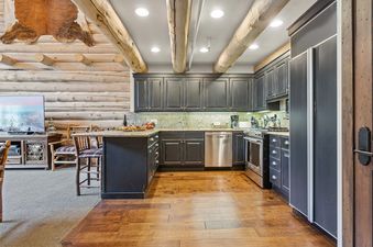 Pine Inn 8