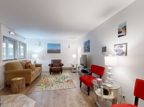Cozy living area at Gros Ventre B5 with seating and colorful decor.