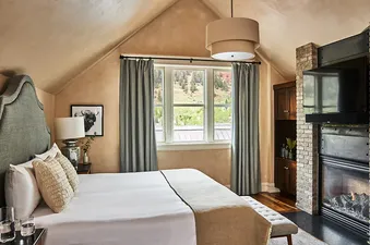 05 Slopeside Residence SW401