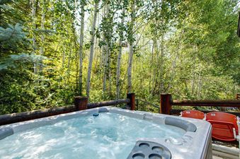 17 Private Hot Tub Patio off Master Bedroom