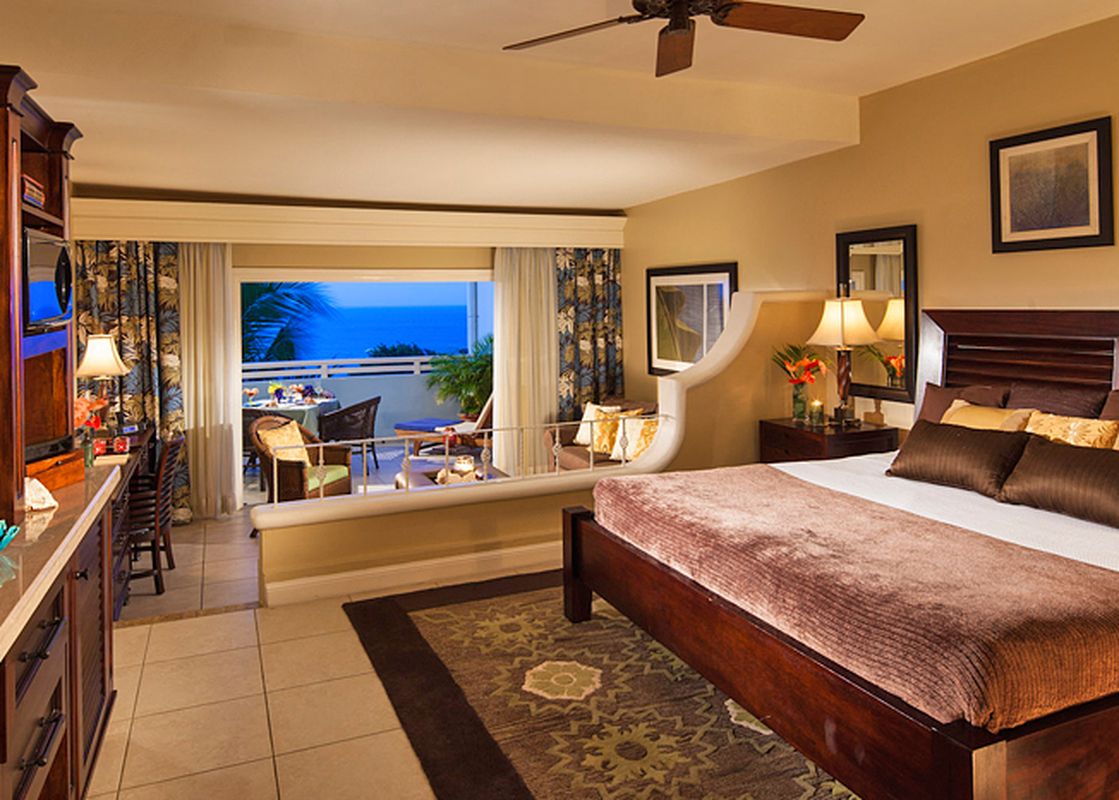 01 Caribbean Oceanview Veranda King LOVK