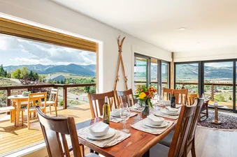 08 Mountain View Dream Dining Table