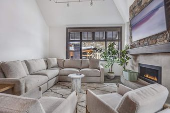 Capitol Peak Lodge 3512