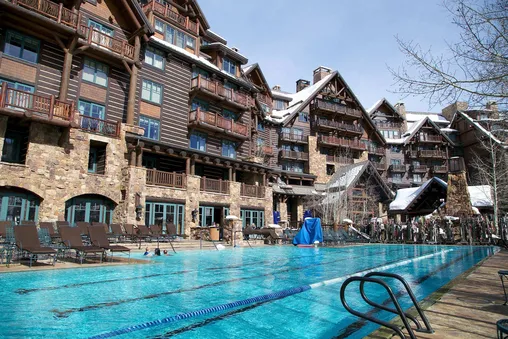 Outdoor Community Pool & Hot Tub