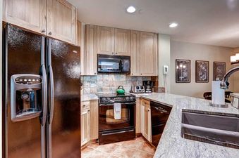 7-Highlands-Westview-101-Kitchen2