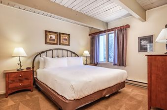 05 Bedroom