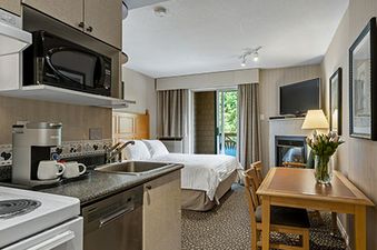 02 Standard Studio With Queen Bed