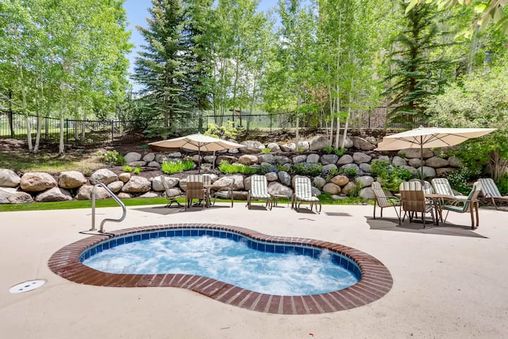 Outdoor hot tubs