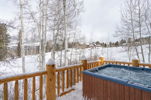 Private Outdoor Hot Tub
