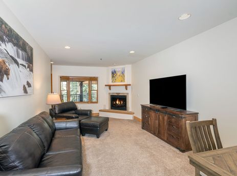 Bear Creek Lodge 106A