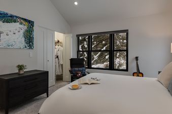 23 Chalet Bello Upper Level Queen Suite