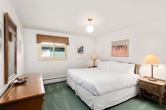 06 Bedroom